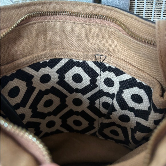 Spartina 449 Black and White Patterned Crossbody Bag With A Little Mark On Front - Picture 13 of 16